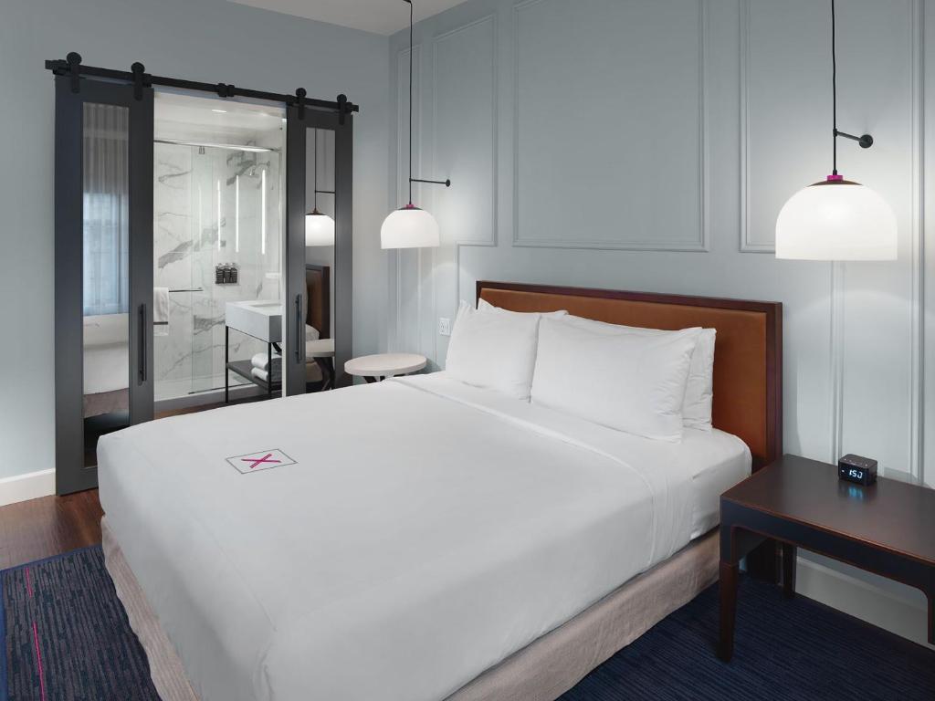 Axiom Hotel photo