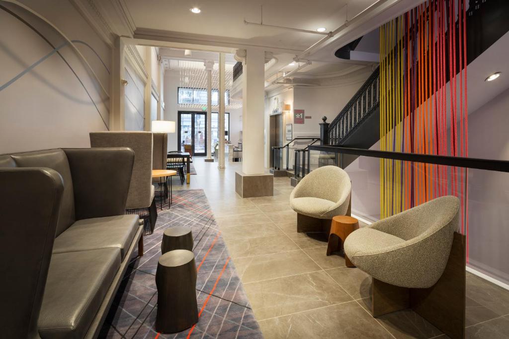 Axiom Hotel photo
