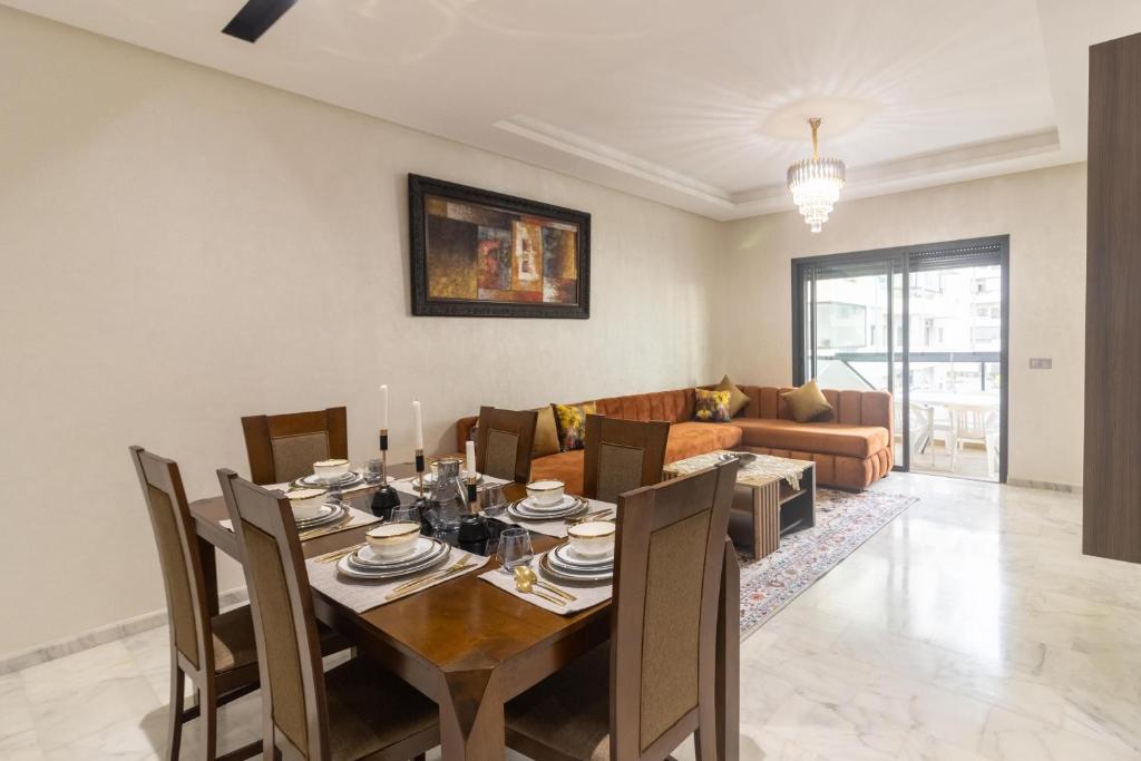 Χώρος καθιστικού στο Beautiful apartment with pool view