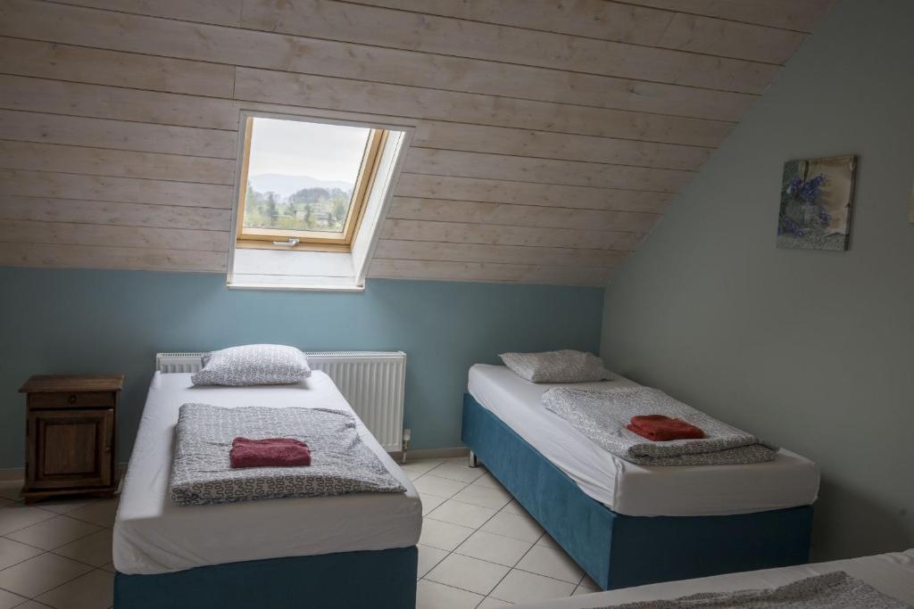 Forteca, pokoje gościnne nad stawem - Chambre Dortoir Mixte