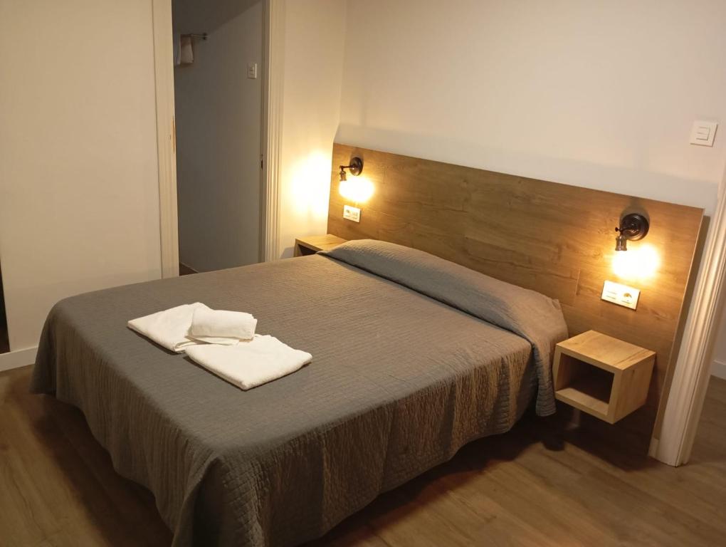 a bedroom with a bed with two towels on it at Bearan Rooms 2 in Pamplona