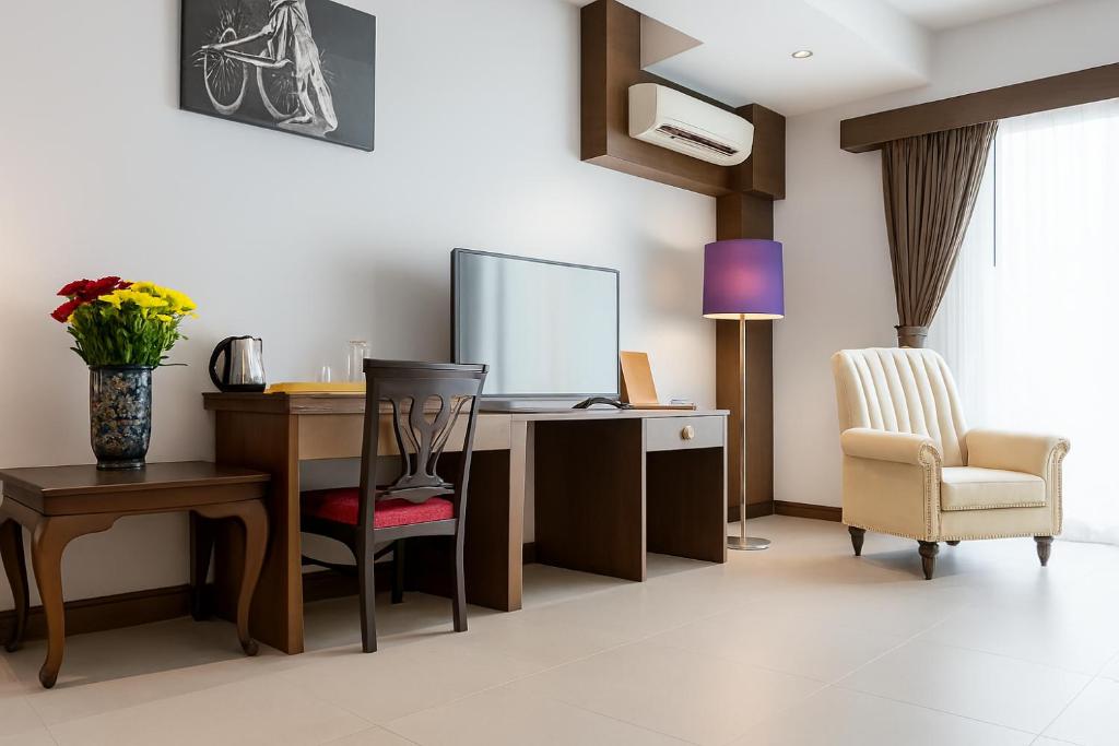 The Bridge Residence Hotel - 6