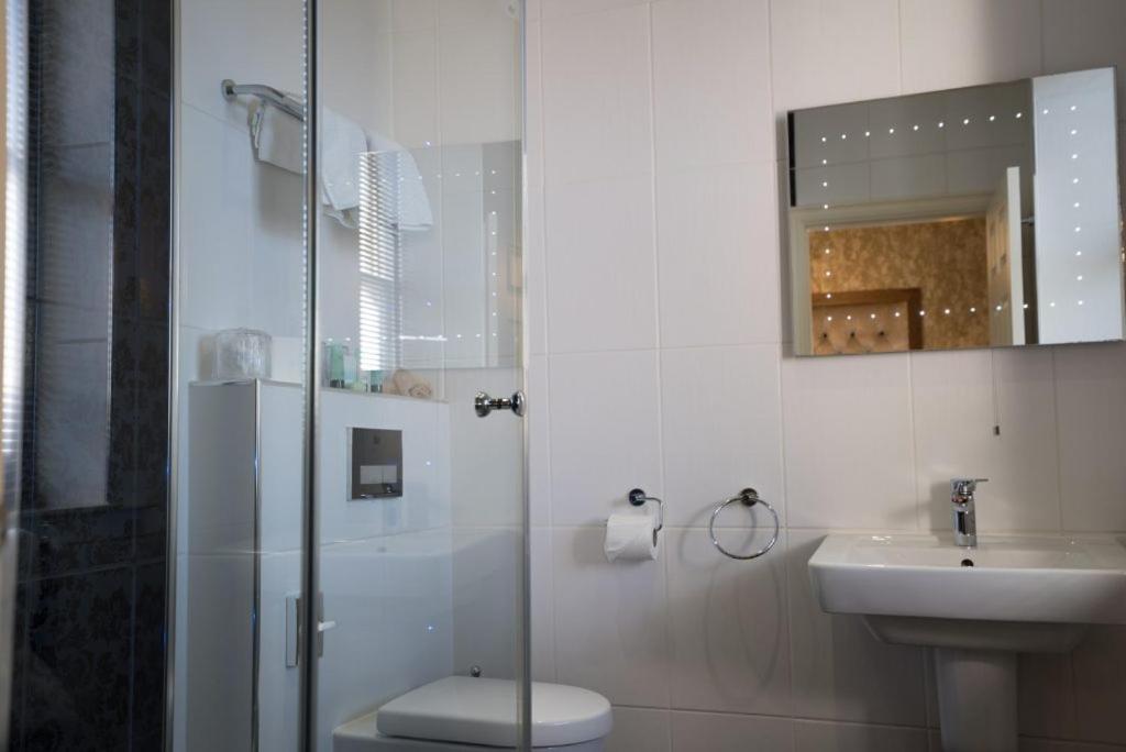 The Cranleigh Boutique - Resim 15