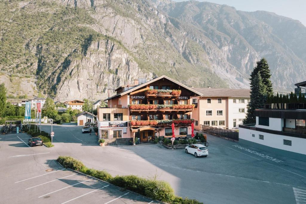 Nespecifikovaný výhled na hory nebo výhled na hory při pohledu z hotelu