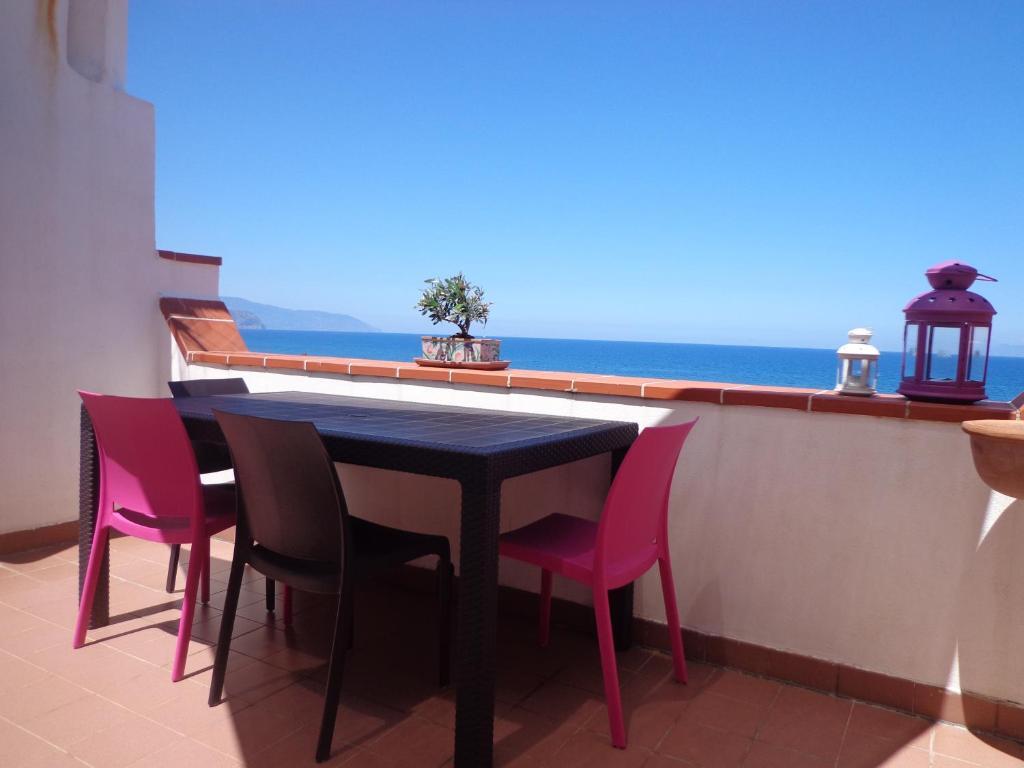 A general sea view or a sea view taken from Az apartmant