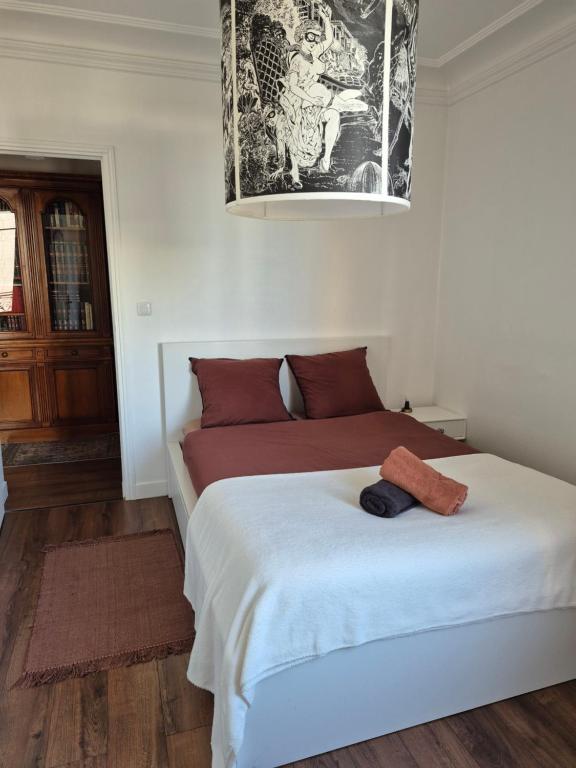 Ένα ή περισσότερα κρεβάτια σε δωμάτιο στο Charming & practical near Paris