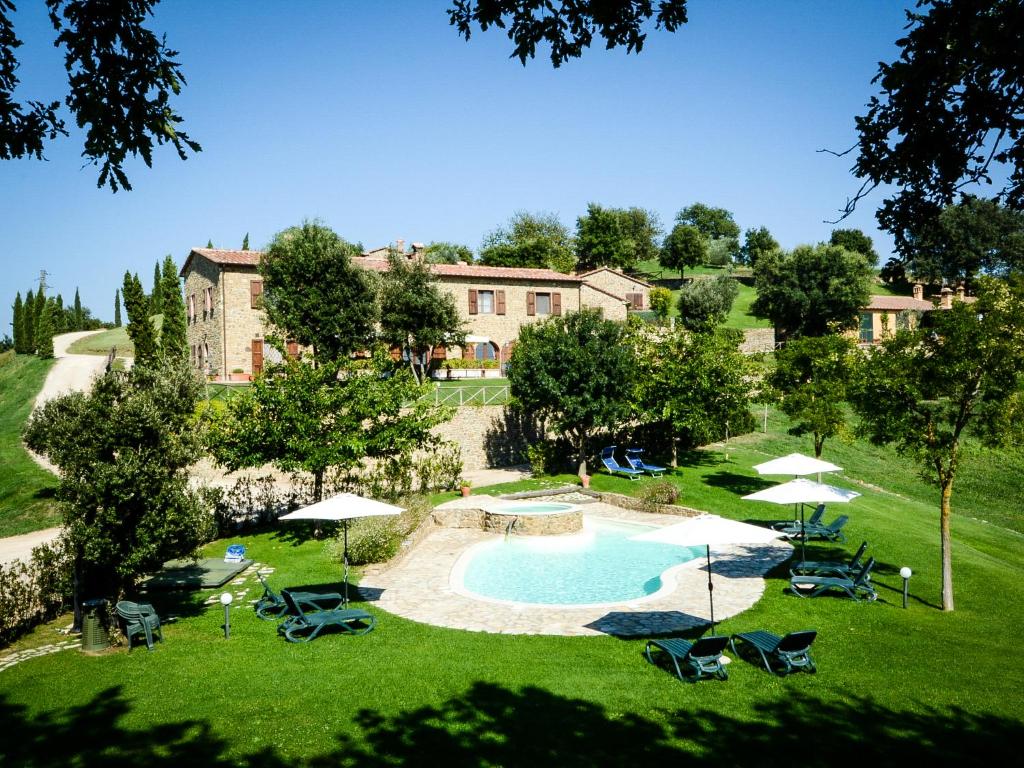 A view of the pool at Agriturismo Podere l'Aione or nearby