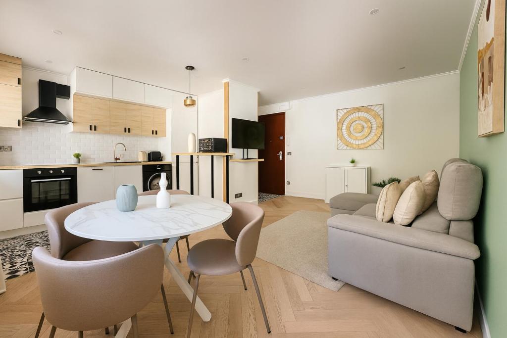 Kuchyň nebo kuchyňský kout v ubytování Appartement charmant au coeur du 16eme