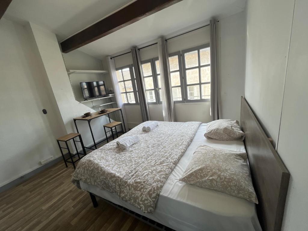 Postel nebo postele na pokoji v ubytování Prune - Studio climatisé 4e place pie