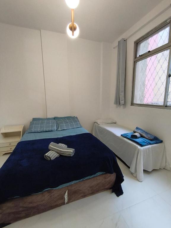 Ένα ή περισσότερα κρεβάτια σε δωμάτιο στο Centro, ap novo, coração de BH, conforto e acesso