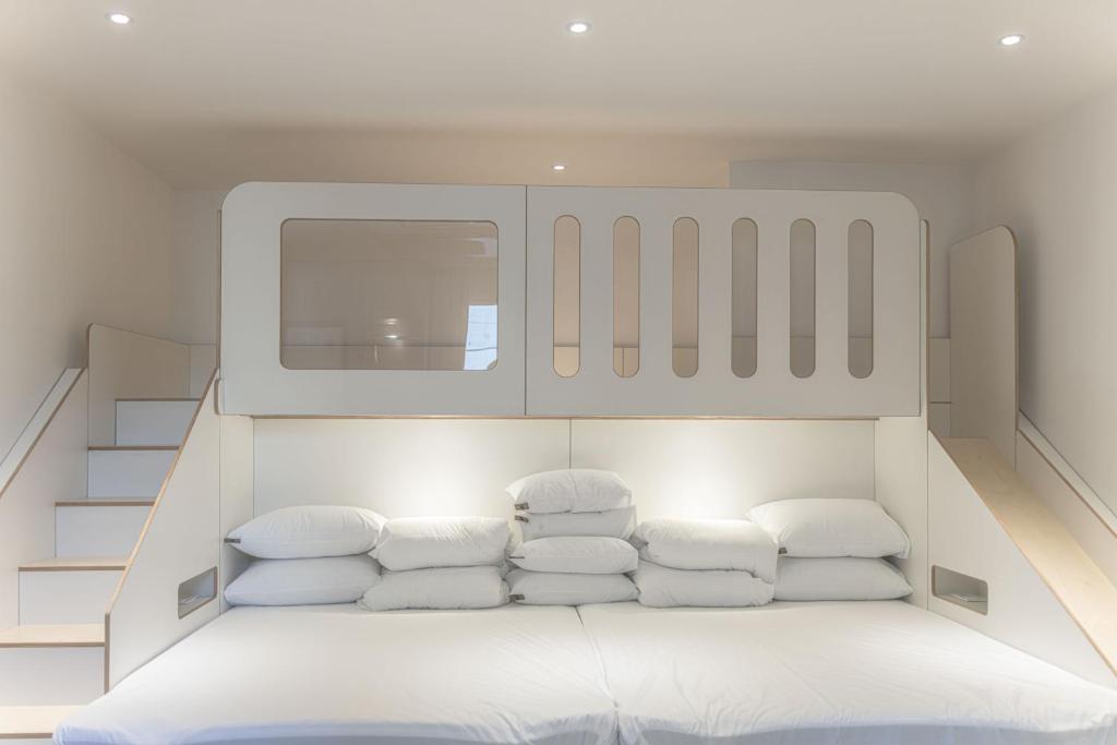 a room with a bed with white pillows at 인별호텔 in Suncheon