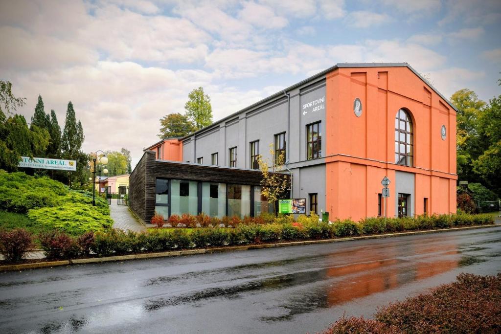 a building on the side of a street at Apartmán na Sportovním areálu in Krásná Lípa