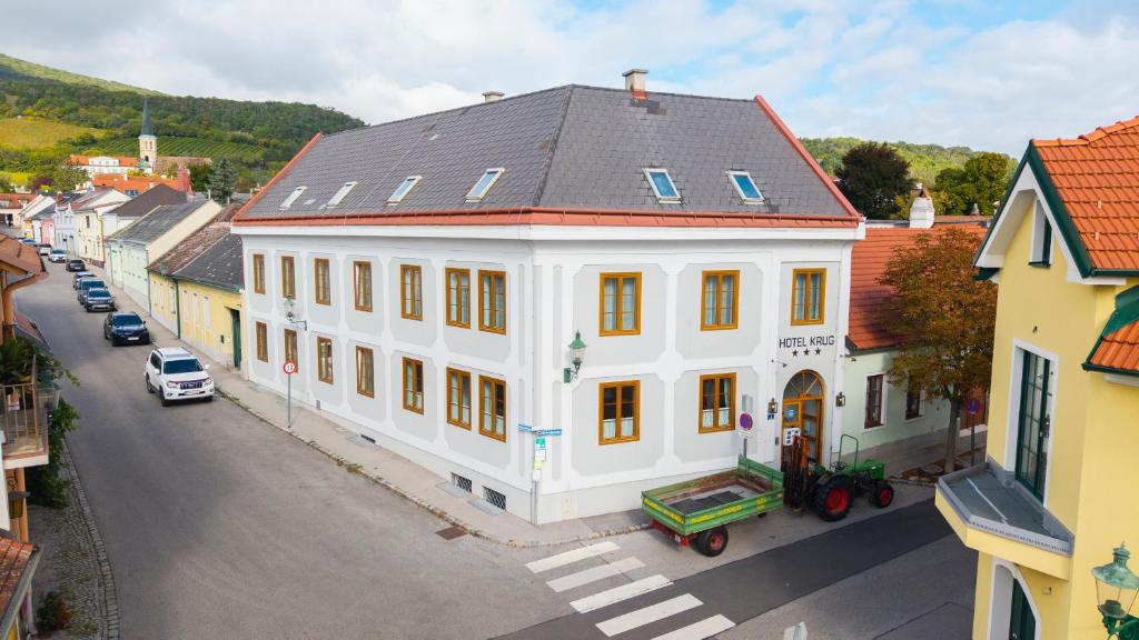 an overhead view of a large white building on a street at Hotel Krug in Gumpoldskirchen