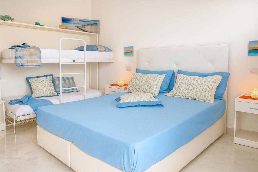 Ένα ή περισσότερα κρεβάτια σε δωμάτιο στο Hotiday Rooms Torre Lapillo