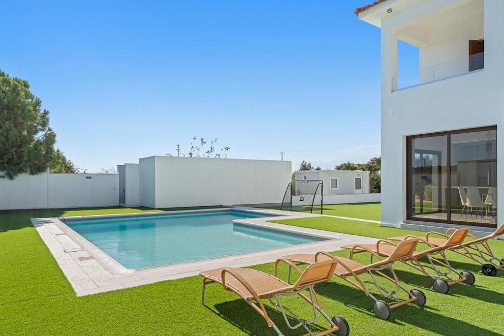 Πισίνα στο ή κοντά στο Luxury Villa Coastal Elegance