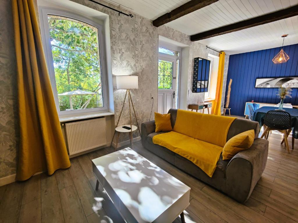 a living room with a couch and a table at Villa Garona avec billard proche Pyrénées in Cazères