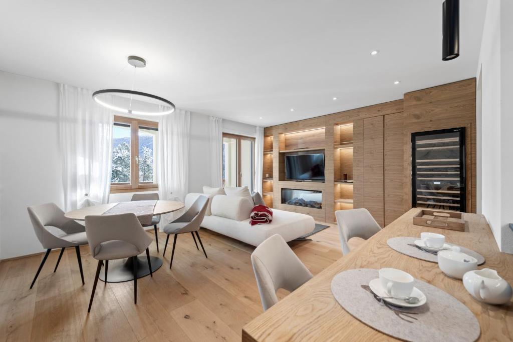 Luxury Lakeview Apartment in St Moritz Center