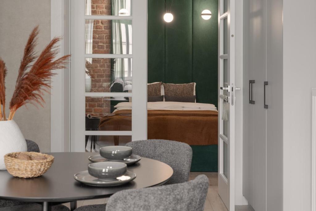 a dining room with a table and chairs at Harbor Apartments - Aparthotel przy Rynku in Katowice