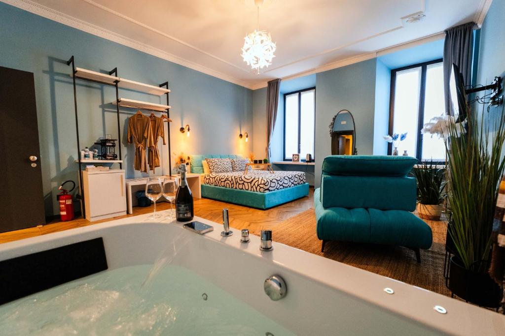 a large bathroom with a tub and a living room at Maison Giulietta e Spa con parcheggio privato in Como