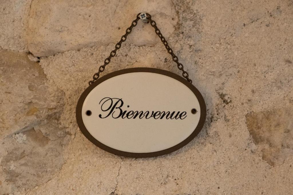 a sign on a chain hanging on a wall at GITE D'HAUTEVESNES in Hautevesnes