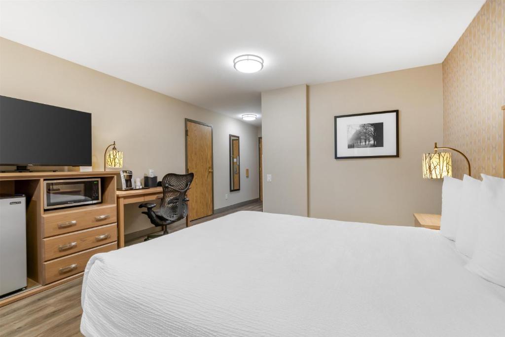 Best Western Plus Country Meadows Inn photo
