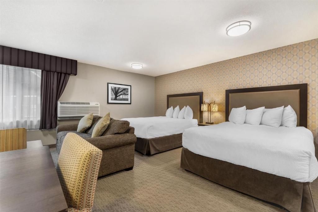 Best Western Plus Country Meadows Inn photo