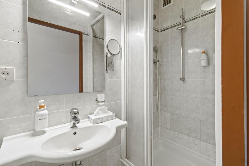 Near Schönbrunn I 1 Min to U6 Niederhofstraße - Resim 18