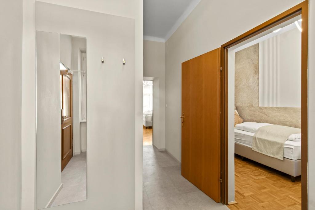 Near Schönbrunn I 1 Min to U6 Niederhofstraße - Resim 22