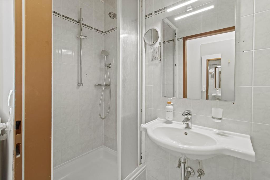 Near Schönbrunn I 1 Min to U6 Niederhofstraße - Resim 26