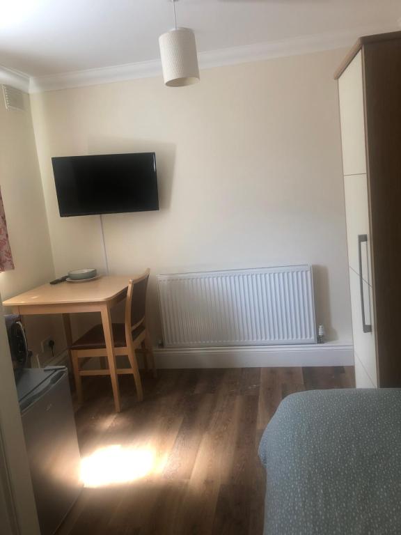 Montrose Guest House - Single Room