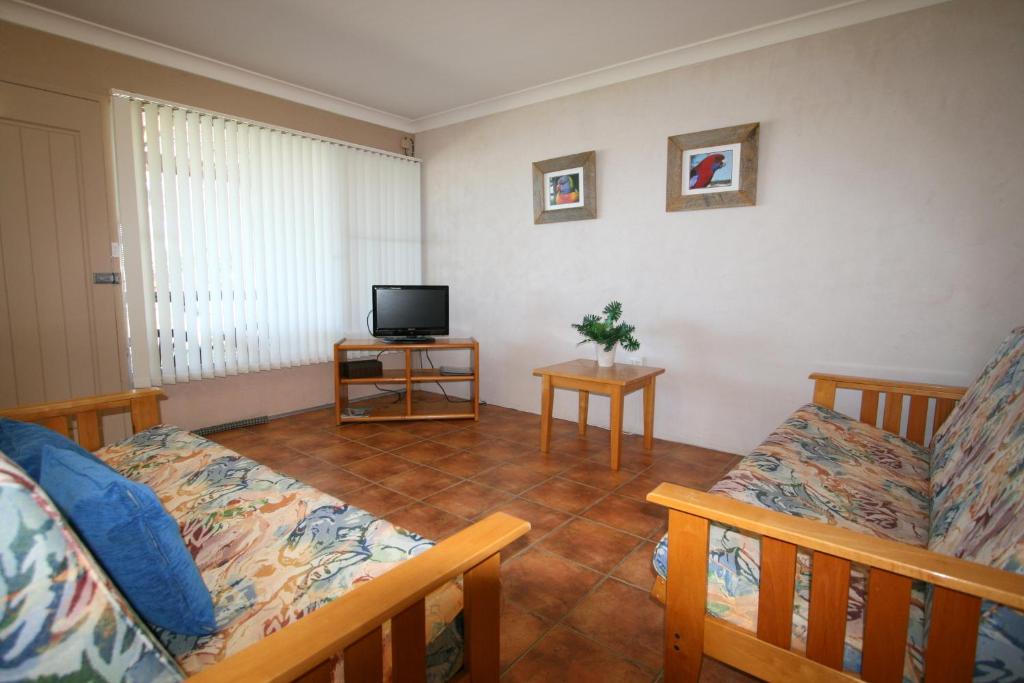 Lake Edge Apartments - Two-Bedroom Apartment With Lake View