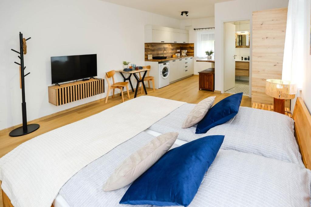 Ένα ή περισσότερα κρεβάτια σε δωμάτιο στο Szépvölgyi Apartman