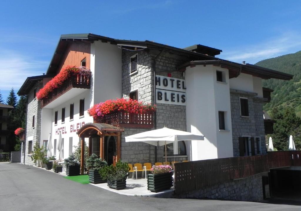 Bangunan di mana terletaknya hotel