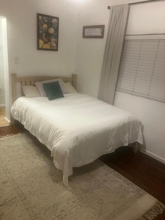 Ένα ή περισσότερα κρεβάτια σε δωμάτιο στο Cosy homestay in green area