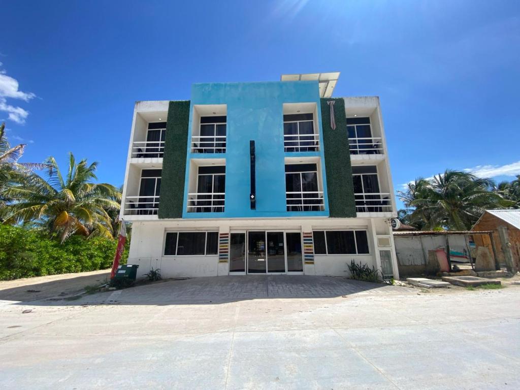 a building on the side of a street at Hotel Machos Mahahual in Mahahual