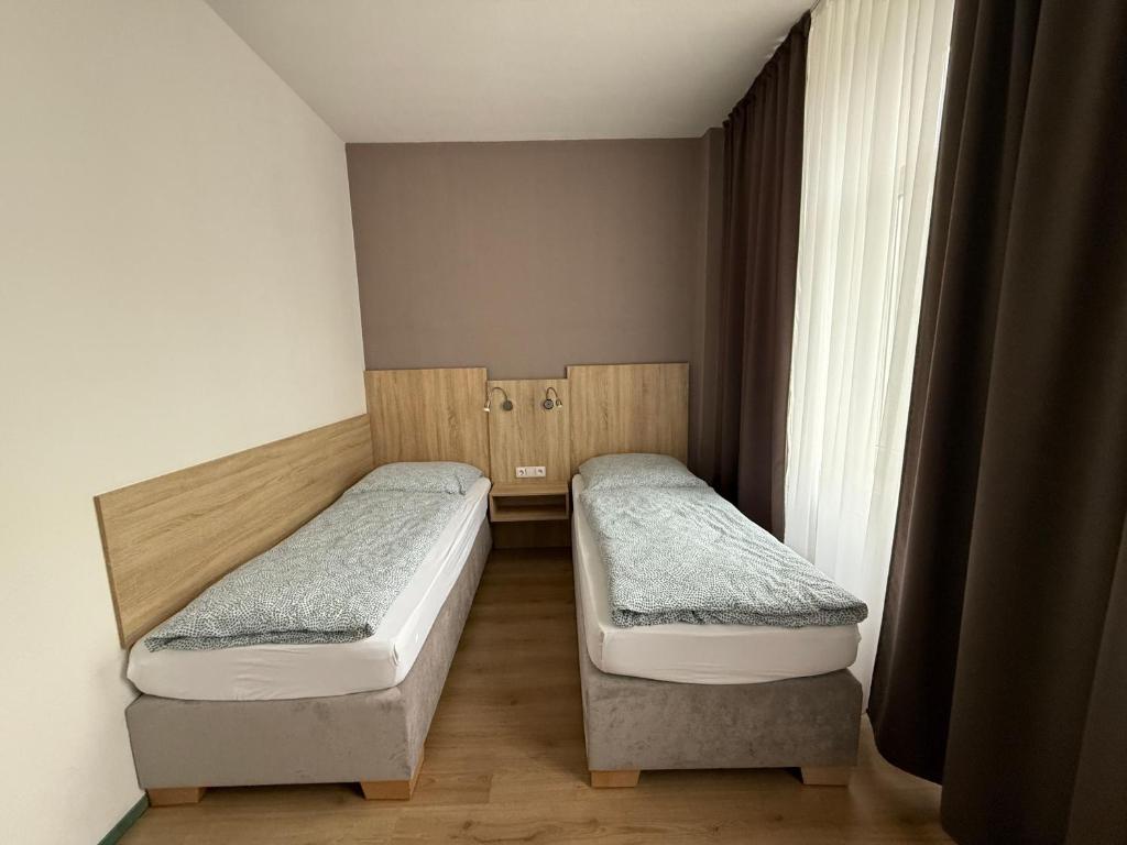Deutscher Hof - Budget Twin Room