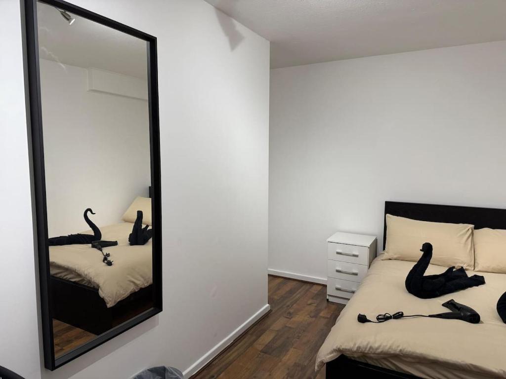 Giường trong phòng chung tại London Clapham Room - Local