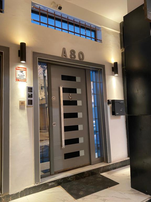 a front door of a building with at Seckebe Immo Et Business Studio Vert in Dakar