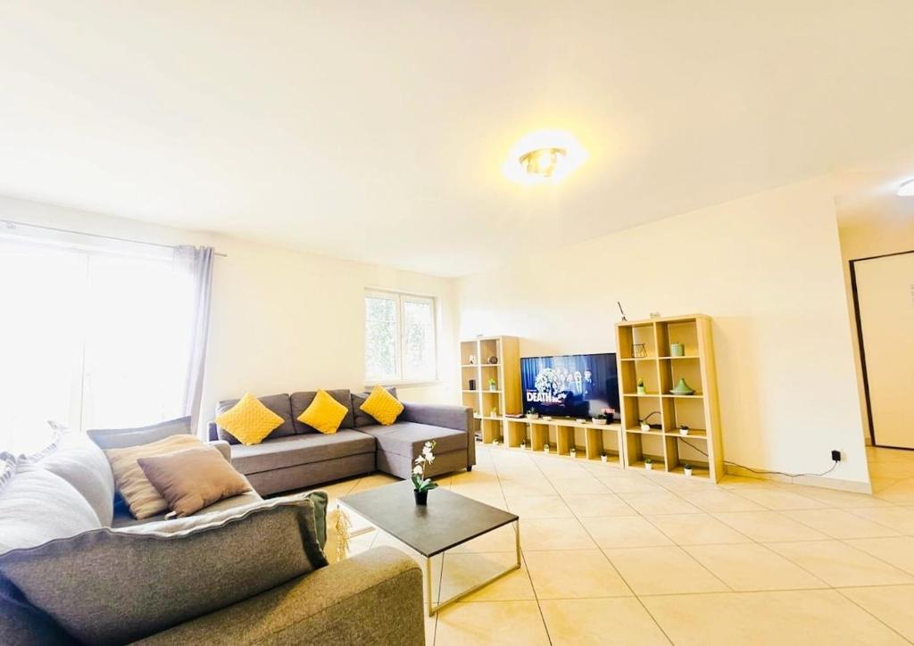 Central&comfy 2BR Flat with parking - Resim 4