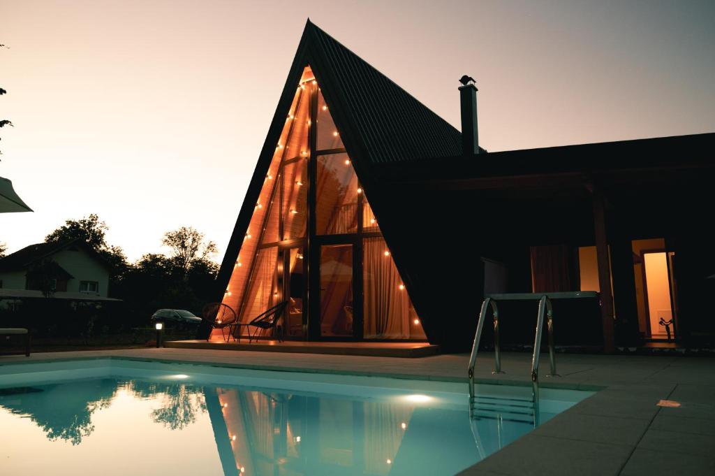 Bazén v ubytování Tasija Relax & Spa nebo v jeho okolí