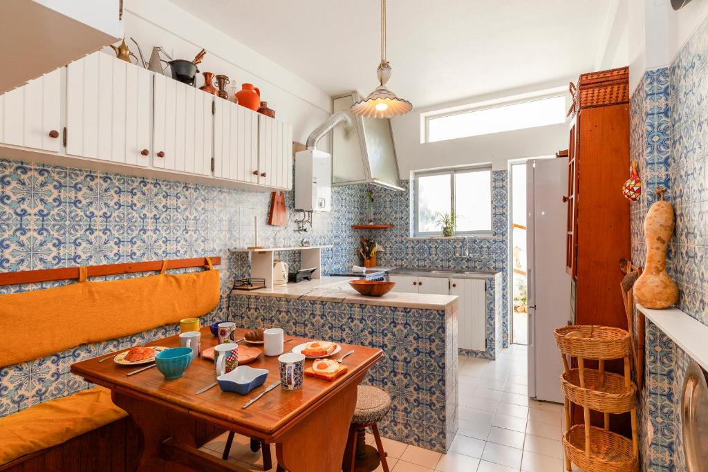 Kuchyň nebo kuchyňský kout v ubytování Central Hillstop Townhouse