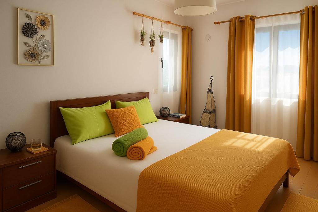 Ένα ή περισσότερα κρεβάτια σε δωμάτιο στο Casa da Risca Amarela