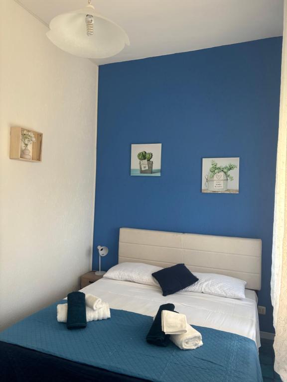 Una cama o camas en una habitación de Tower casa vacanze 2