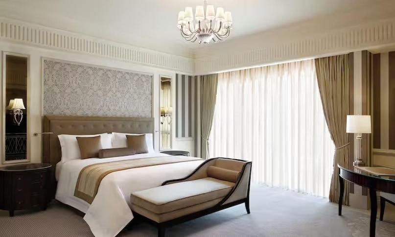 Ένα ή περισσότερα κρεβάτια σε δωμάτιο στο Al Habtoor Palace