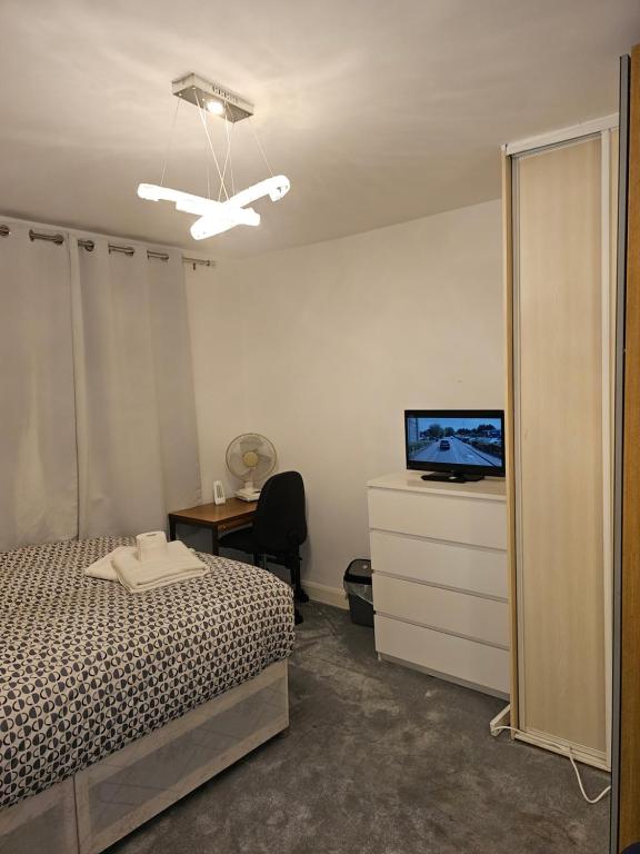 Postel nebo postele na pokoji v ubytování Eusty Guest House