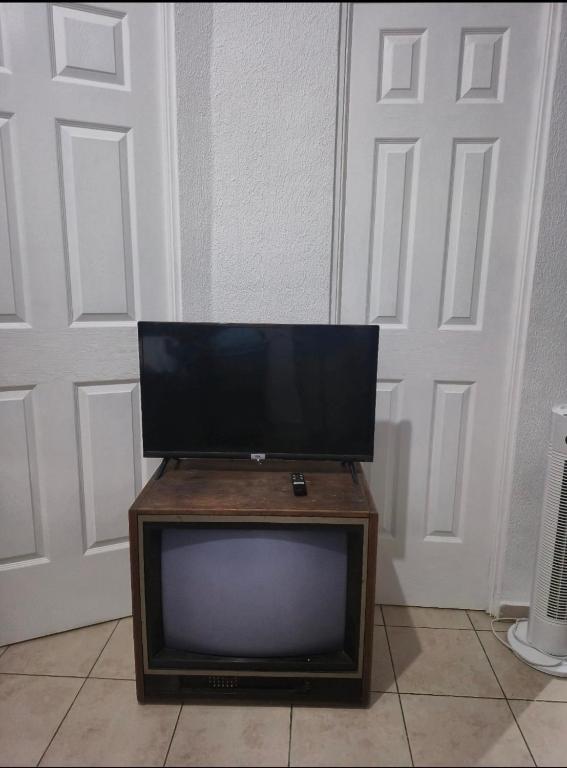 Et tv og/eller underholdning på Yellow house