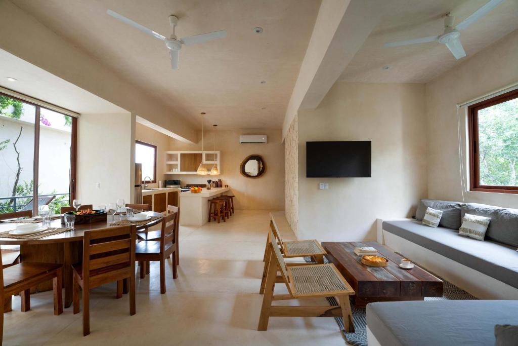 Picture of Stylish 3BR Penthouse Haven with Plunge Pool Private Rooftop Pool ...