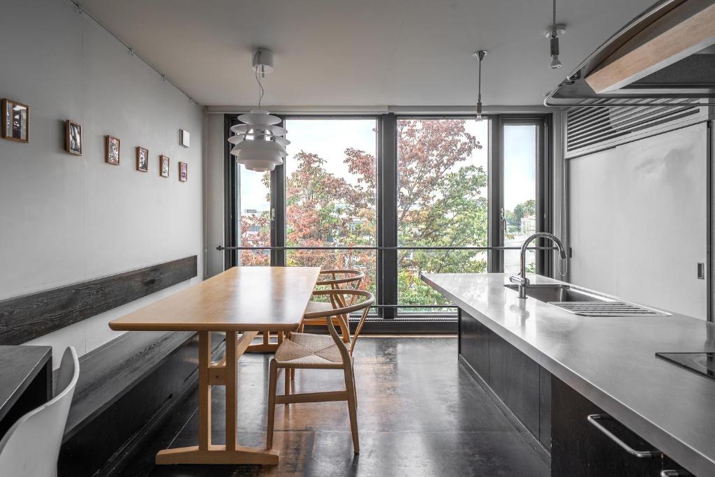 Η κουζίνα ή μικρή κουζίνα στο Townhouse Asahikawa