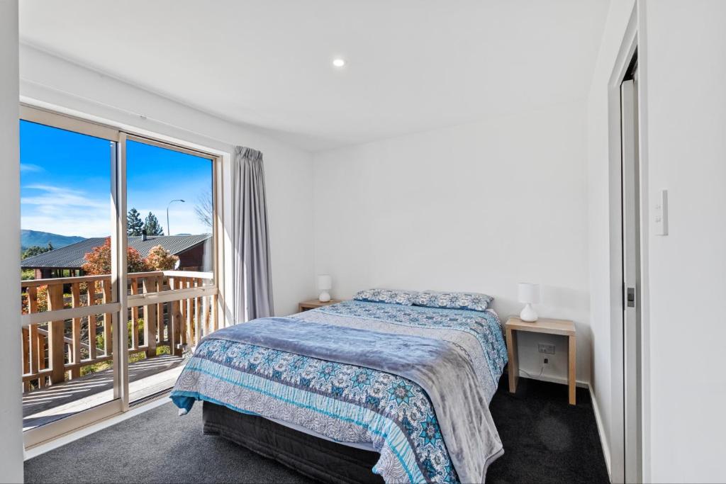 24 Acheron Heights - Resim 2