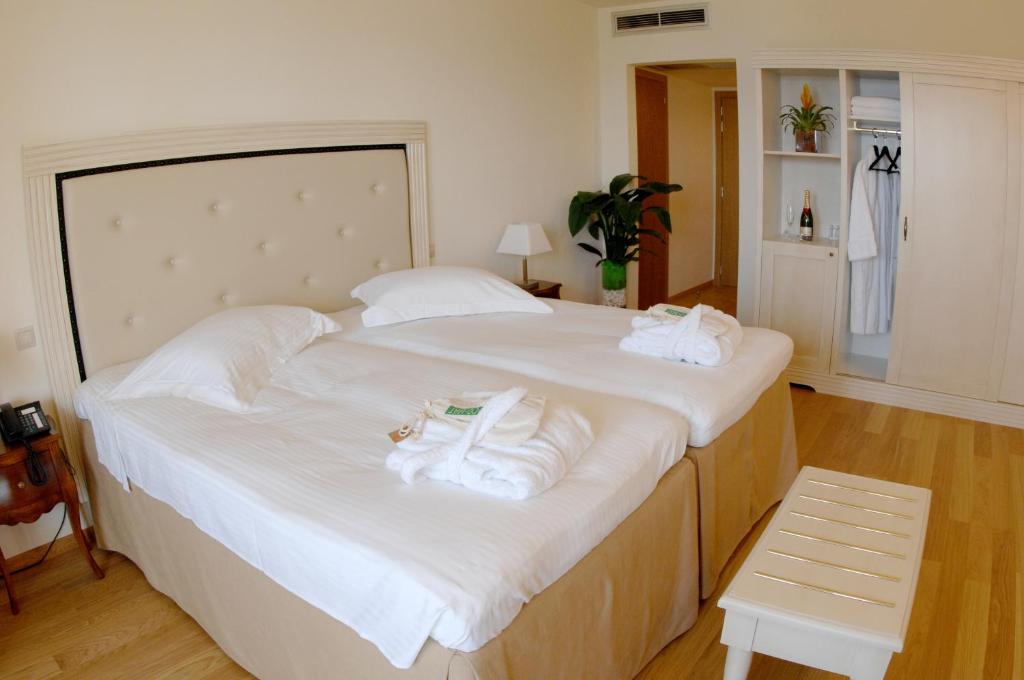 Posteľ alebo postele v izbe v ubytovaní Valis Resort Hotel